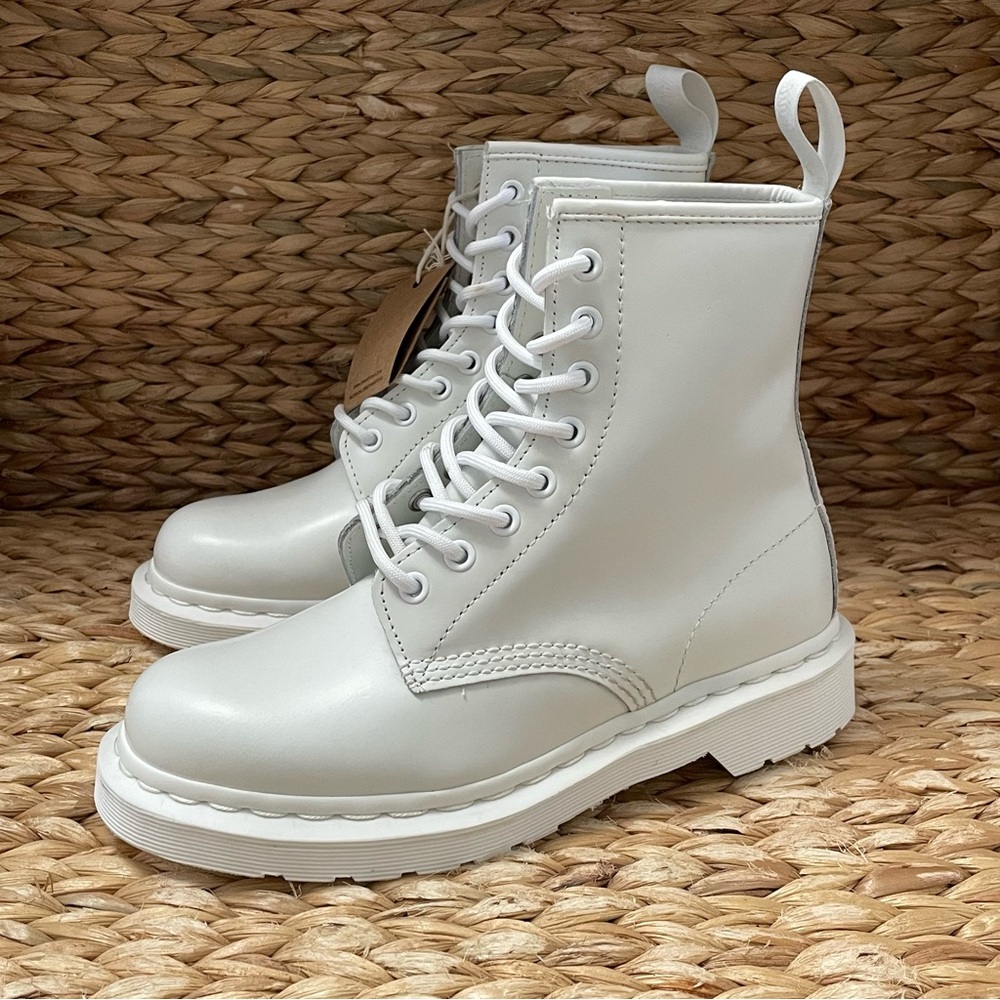 Doc Marten’s 14357 Boots White Smooth Leather‎ NWT